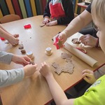 6-latki z gr.VI przygotowują się do Świąt Bożego Narodzenia