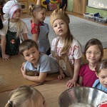 6-latki z gr.VI przygotowują się do Świąt Bożego Narodzenia