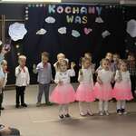 Rozśpiewane i roztańczone Święto Babci i Dziadka w grupie Myszek
