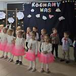 Rozśpiewane i roztańczone Święto Babci i Dziadka w grupie Myszek