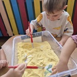 Zabawy sensoryczne w grupie Myszek