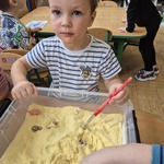 Zabawy sensoryczne w grupie Myszek