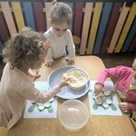 Zabawy sensoryczne w grupie Myszek