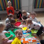 Piramida zdrowego żywienia - kolaż z gazet