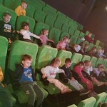 Wycieczka grup Żabek i Misiów do kina Helios