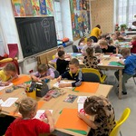 Grupa Żabki na warsztatach plastycznych w Galerii Sleńdzińskich
