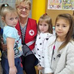 Spotkanie pokoleń - wizyta Klubu Seniora PCK w przedszkolu
