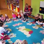 Spotkanie pokoleń - wizyta Klubu Seniora PCK w przedszkolu
