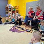 Spotkanie pokoleń - wizyta Klubu Seniora PCK w przedszkolu