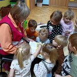 Spotkanie pokoleń - wizyta Klubu Seniora PCK w przedszkolu