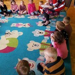 Spotkanie pokoleń - wizyta Klubu Seniora PCK w przedszkolu