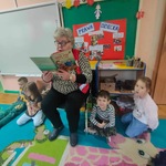 Spotkanie pokoleń - wizyta Klubu Seniora PCK w przedszkolu