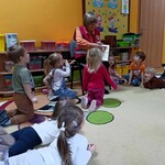 Spotkanie pokoleń - wizyta Klubu Seniora PCK w przedszkolu