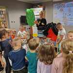 Czytanie z Wyobraźnią – wizyta Tygrysków w bibliotece osiedlowej